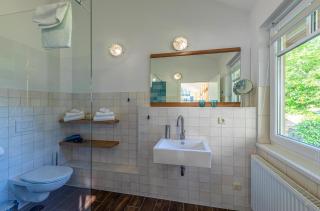 Wildgans - Stilvolles Ferienhaus mit Terrasse, Seeblick & Naturidylle am Loppiner See - 3