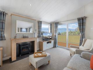 Thurston Manor Superior Oak Lodge Sleeps 4 1 - 6