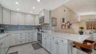 Beautiful Home - Oasis Backyard with Heat Pool - Sarasota - 7