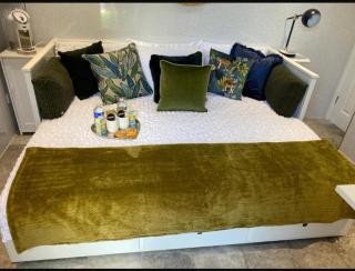 Oakwood Cabin Retreat in Bexleyheath - Kent - 3