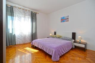 Spacious flat with pool just 300m from the beach - 8