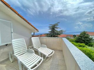 Family Apartments Viva close to the Beach - Krk - 2
