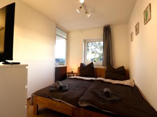 Modern Apartment Near Kristalltherme- MontiRooms - 4