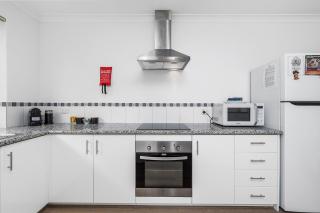 6 Light Bright Home In South Perth - Perth - 2