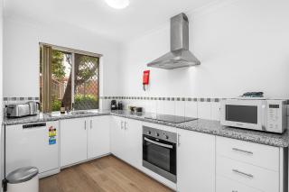 6 Light Bright Home In South Perth - Perth - 6
