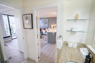 Deluxe Ocean View Condo 2 Queen Beds in Waikiki, FREE Parking & Wi-Fi - Honolulu - 2