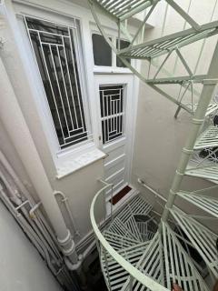 Sunny Rooftop Studio in Center with City Views - 8