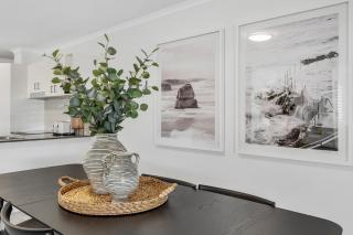 3-Bed Haven with Balcony and BBQ, 5-Min to Beach - Coolum Beach - 2