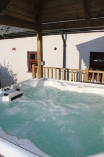 Broadway Farm Holiday Barn with hot tub - Swansea - 8