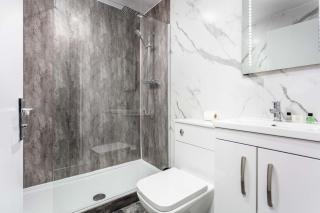 Main Street View - Donnini Apartments - 2