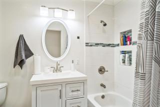 Spacious Mountain View Duplex in Prime Location Duplex - Mountain View - 4