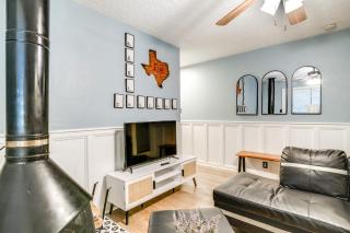 Aggie Game Day Retreat about 1 Mi to Texas A and M! - 6