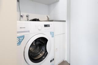 Experience The Heartbeat Of Melbourne Cbd 1br - 2