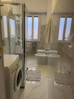 Sunny Room with Stunning San Pietro View - 4