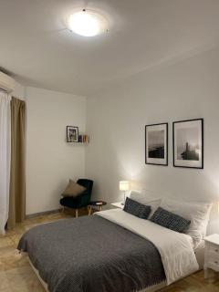 Sunny Room with Stunning San Pietro View - 3
