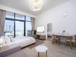 Chic Studio Azizi Riviera Retreat with City Views - Dubai - 8