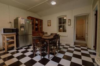 Larsens Cottage 1 - Historic 1880 Home - 3