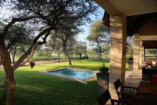 Luxury and exclusivity in your own thatched lodge in Namibia - Gobabis - 2