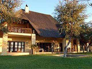 Luxury and exclusivity in your own thatched lodge in Namibia - Gobabis - 9