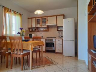 Charming Apartment Tihana with Washing Machine - Krk - 4