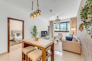 Waves - Comfortable 1BR Getaway in JVC With Park Views - Dubai - 5