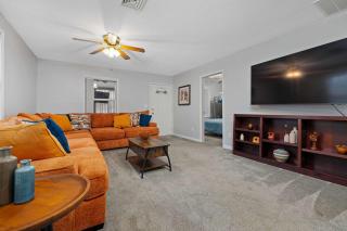 Cozy Lake Home Relax & Unwind - 4