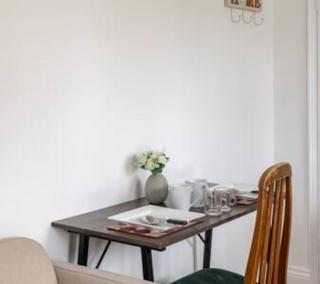 Kingston & Richmond Lux Brand new studio - - 7