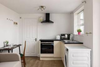 Kingston & Richmond Lux Brand new studio - - 5