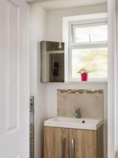 Kingston & Richmond Lux Brand new studio - - 2