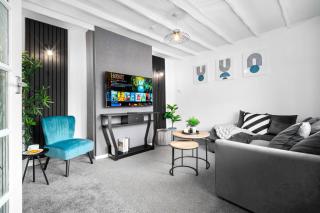 Three Bedroom House - Garden Space - Parking Included - Netflix Access - Parking - 74B - 9