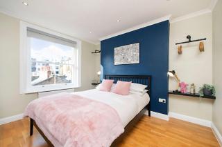 So Glamorous Pad - Fitzrovia - by Frankie Says - Londra - 9