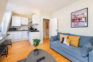 Bright Fitzrovia 1 Bed Apartment - 4