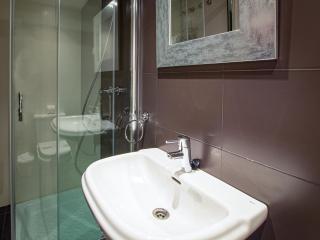 2060-Newly furnished 2 bedrooms apt with golf - 2
