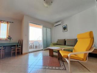 Apartment Tihana with a Partial Sea View - Krk - 5