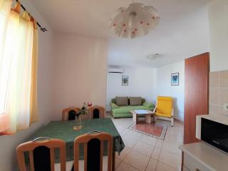 Apartment Tihana with a Partial Sea View - Krk - 1