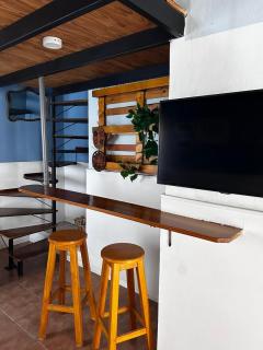 Dto tres personas mas elegido wifi libre-acepta mascotas-parrilla-piscina enero-reposeras-terraza solarium - 2