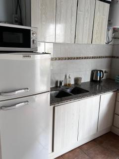 Dto tres personas mas elegido wifi libre-acepta mascotas-parrilla-piscina enero-reposeras-terraza solarium - 6