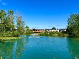 Lakefront Lodge 5 Star Country Park Private Fishing FREE Parking S - Malton - 4