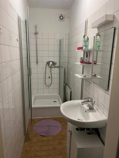 Monteurzimmer 3 Pers, Würzburg, Gerbrunn, Gemeinschaft Küche, Dusche, WC - Gerbrunn - 5
