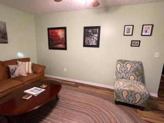 Blue Heron Cottage with Game Room, Deck, Hot Tub - Logan - 8