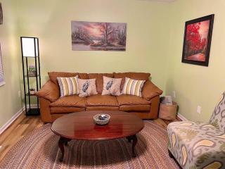 Blue Heron Cottage with Game Room, Deck, Hot Tub - Logan - 6