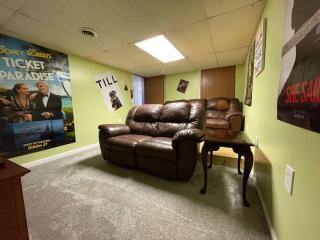 Blue Heron Cottage with Game Room, Deck, Hot Tub - Logan - 3