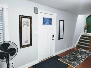 Nice house with private parking, king bed fenced yard - 1