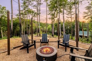 Modern Treetop Escape! Hot Tub, Fire Pit & Views! - Sevierville - 1