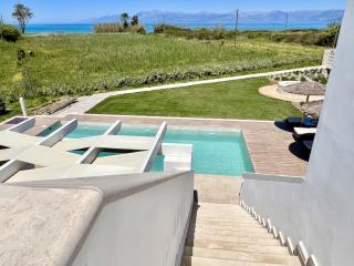 Danune Luxury Beachfront Villa with private pool by DadoVillas - Astrakeri - 4