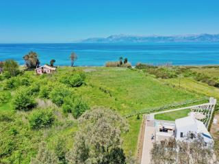 Danune Luxury Beachfront Villa with private pool by DadoVillas - Astrakeri - 2