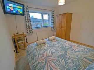 Double Room, Large TV, With Great Transport Links - Bolton - 9