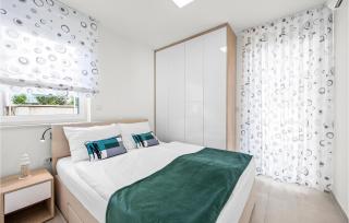 Amazing Apartment In Srima With Wifi - Srima - 4