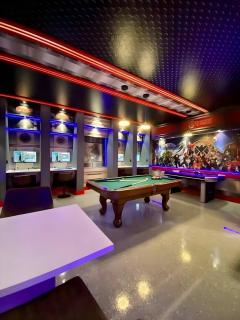 Summer Luxury in this Gorgeous 6 Bedroom Pool Home - 9