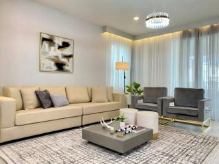 Summer Luxury in this Gorgeous 6 Bedroom Pool Home - 7